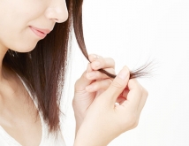 切れ毛がひどい…原因と対策、予防に効果的なヘアケアアイテムをご紹介